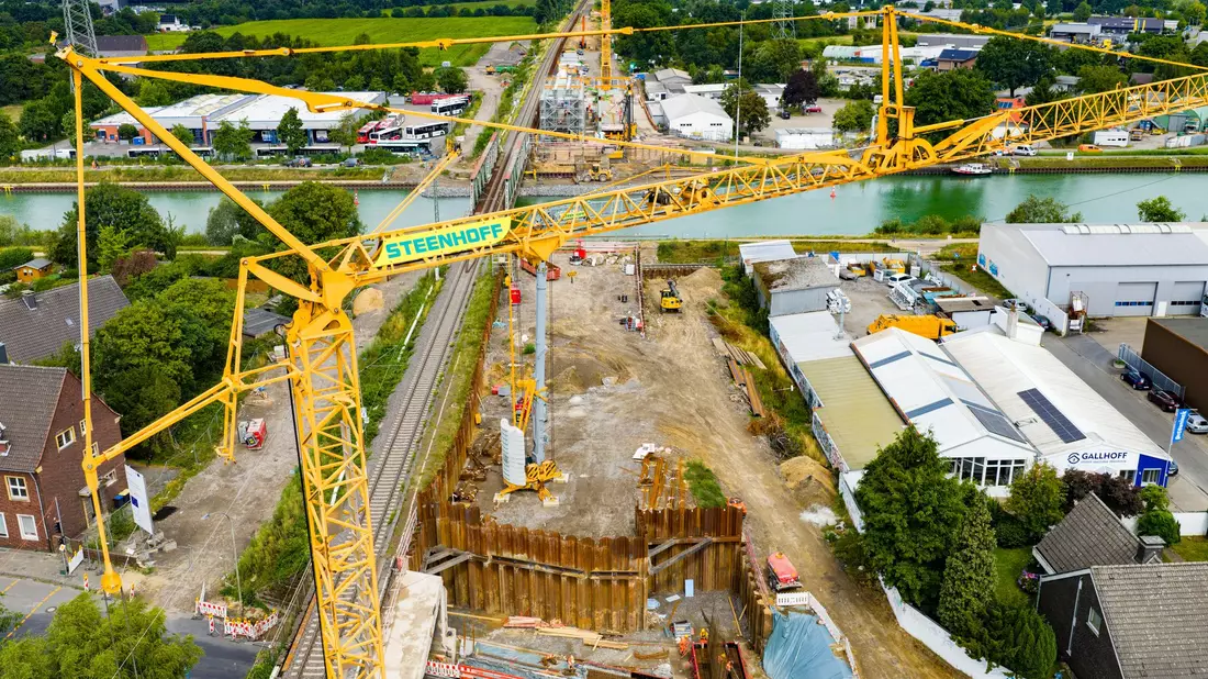 Hoffnungsträger Infrastruktur: Öffentliche Aufträge sollen Exporteinbußen ausgleichen.   - Bild: Christoph Reichwein/dpa