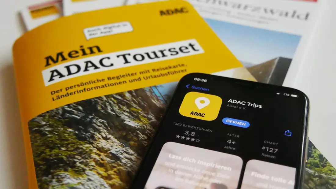 50 Jahre ADAC Tourset: Vom Kartenstapel zum digitalen Reisebegleiter / Erfolgreicher Reisebegleiter / 657.000 Toursets in 2024 bestellt - Bild: presseportal.de