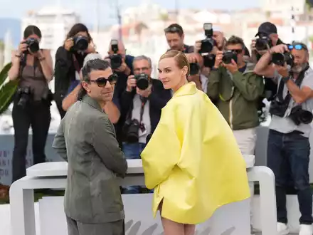 Regisseur Fatih Akin und Diane Kruger nach der Premiere von «Amrum». (Archivbild) - Foto: Natacha Pisarenko/Invision/dpa