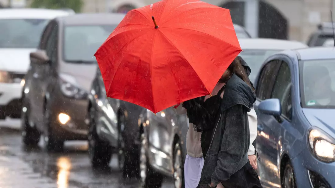 Auch in Sachsen gab es starke Regenfälle. (Archivfoto) - Bild: Sebastian Kahnert/dpa