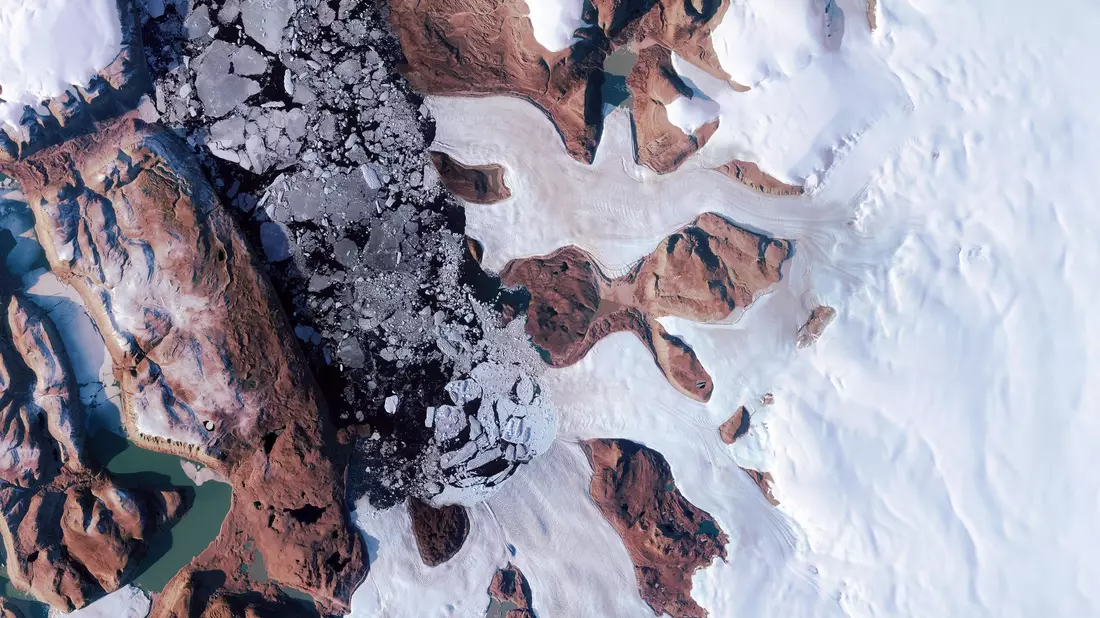 Der Harder Gletscher im Norden Grönlands hat bei Forschenden für eine große Überraschung gesorgt. - Bild: Copernicus Sentinel/ESA/dpa
