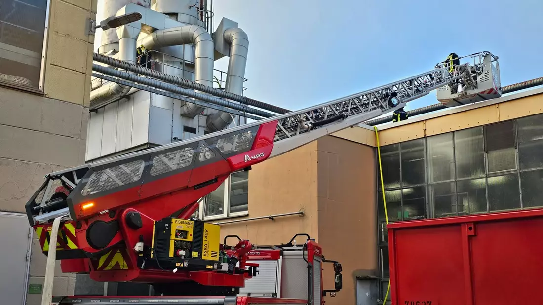 FW-AR: Brand in Gewerbebetrieb / Feuerwehr verhindert größere Schäden - Bild: presseportal.de