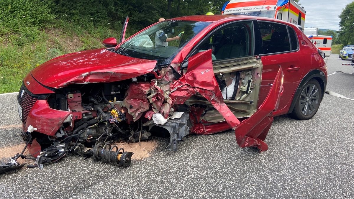 POL-PIROK: Frontal-Crash auf der B 420 - zwei leicht verletzte Unfallbeteiligte - Foto: presseportal.de