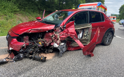 POL-PIROK: Frontal-Crash auf der B 420 - zwei leicht verletzte Unfallbeteiligte - Foto: presseportal.de