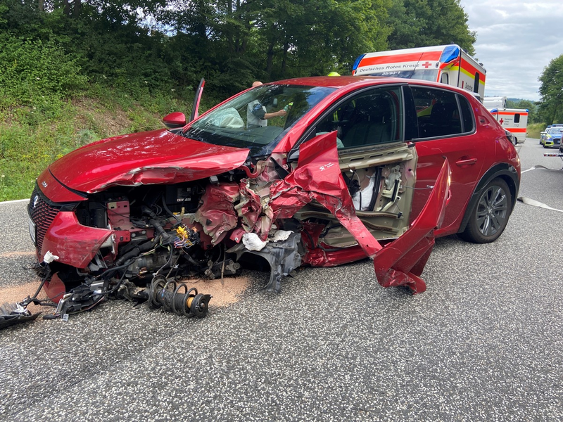 POL-PIROK: Frontal-Crash auf der B 420 - zwei leicht verletzte Unfallbeteiligte - Foto: presseportal.de