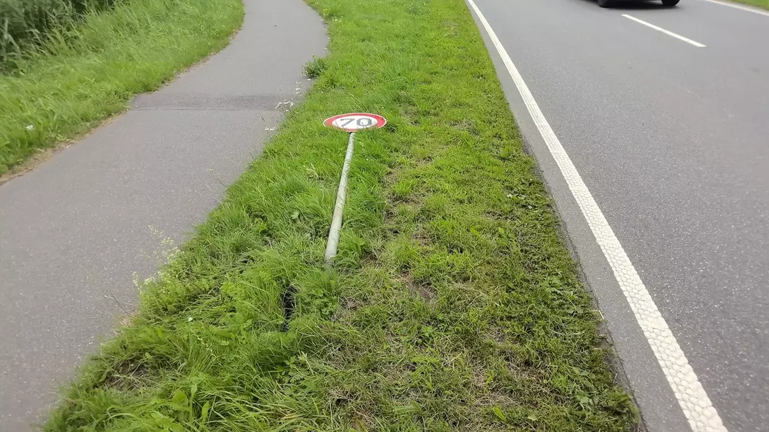 POL-IZ: 250730.2 Dingen: Verkehrszeichen beschädigt Zeugen gesucht! - Bild: presseportal.de