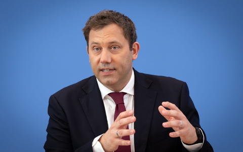 Der Vizekanzler erwartet Spar-Vorschläge von seinen Kabinettskollegen.  - Foto: Soeren Stache/dpa