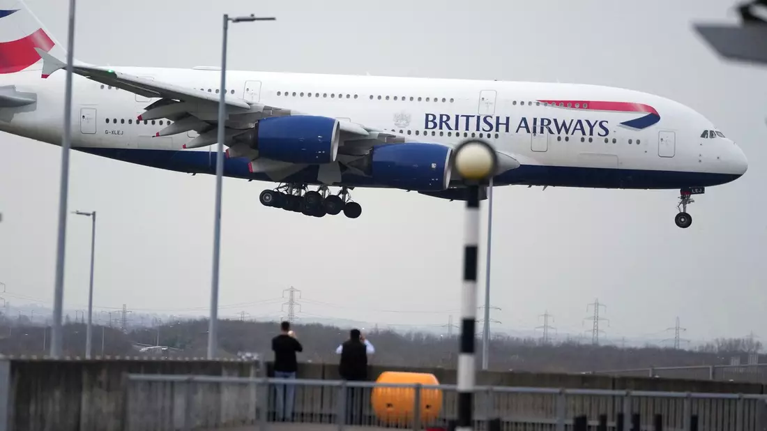 Der Flugverkehr über London wurde massiv beeinträchtigt. (Symbolbild) - Bild: Kin Cheung/AP/dpa