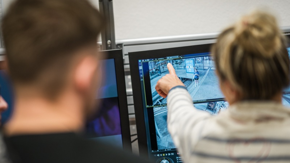 BPOL-HB: Wegen schweren Raubüberfalls mit Messer gesucht - Bundespolizeifahnder nehmen per U-Haftbefehl gesuchten Letten in Bremen fest - Foto: presseportal.de