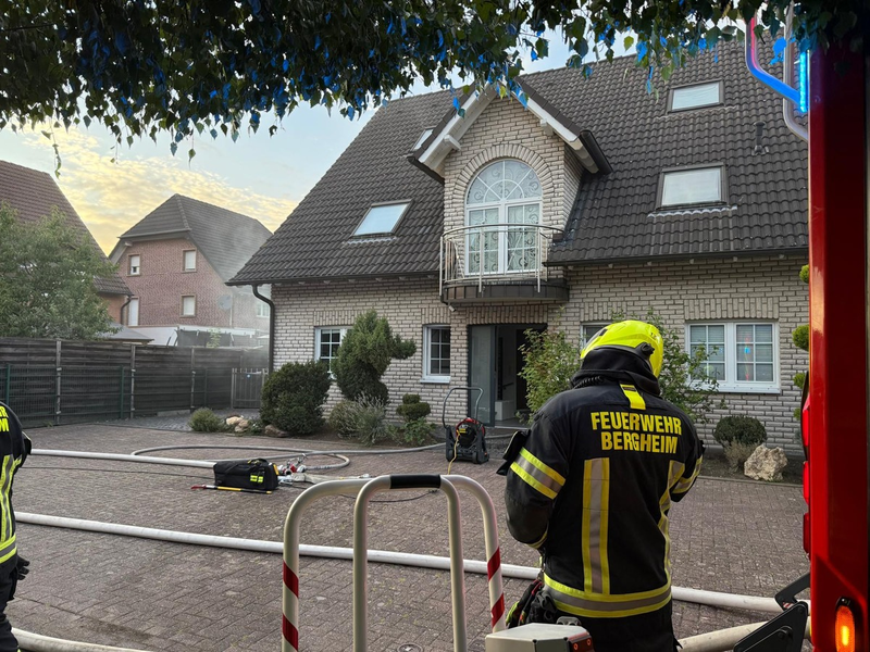 FW Bergheim: Kellerbrand am Dornröschenweg - Akkubrand sorgt für starke Rauchentwicklung - Foto: presseportal.de