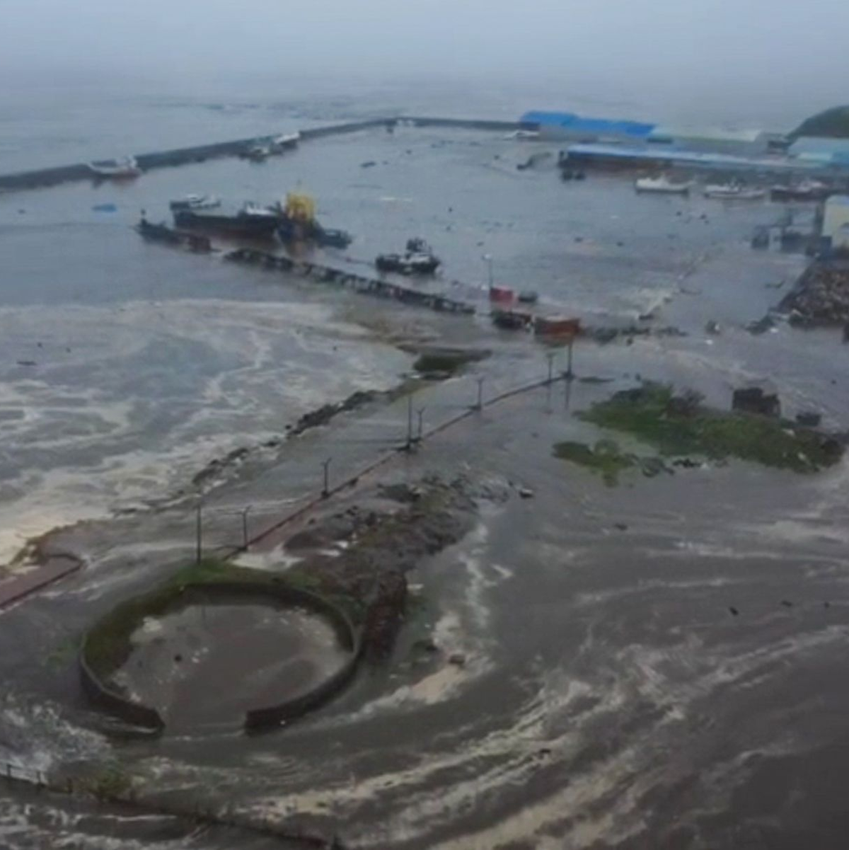 In der Region Sachalin im Osten Russlands kam es zu Überschwemmungen. - Foto: ---/The Telegram Channel Of The Kamc/TASS/ZUMA Press/dpa