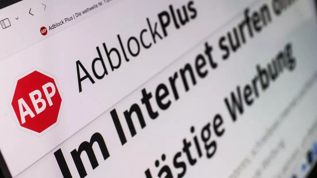 In dem Rechtsstreit geht es um einen Werbeblocker des Kölner Unternehmens Eyeo. (Archivbild) - Bild: Oliver Berg/dpa