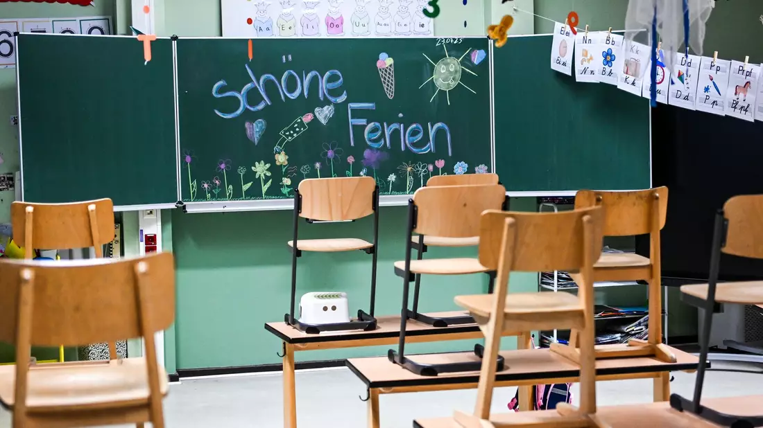 Für einige Tage haben in Deutschland alle Bundesländer Sommerferien. (Symbolbild) - Bild: Jens Kalaene/dpa