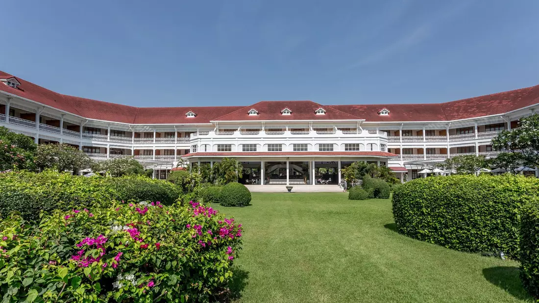 Auch Gebäude von Thailands führender Hotelkette Centara wurden schon als Filmkulisse ausgewählt - so das Centara Grand Beach Resort & Villas Hua Hin. - Bild: -/Centara Hotels & Resorts/dpa