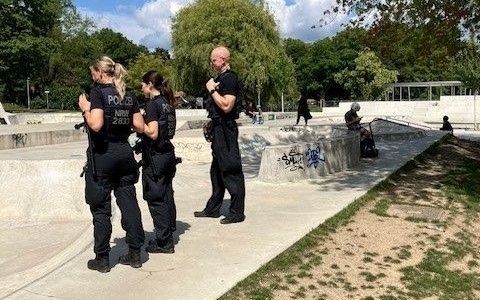 POL-WES: Moers / Neukirchen - Vluyn - Erneut verstÀrkte PolizeiprÀsenz - Kontrollen zeigen Wirkung - Foto: presseportal.de POL-WES: Moers / Neukirchen - Vluyn - Erneut verstÀrkte PolizeiprÀsenz - Kontrollen zeigen Wirkung - Foto: presseportal.de