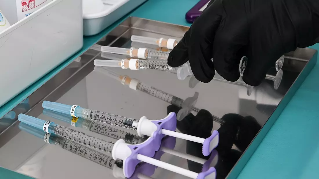 Das beklagte Unternehmen bietet Unterspritzungen mit Hyaluron und Botox an. (Symbolbild) - Bild: Jens Kalaene/dpa-Zentralbild/ZB