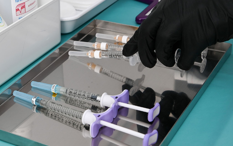 Das beklagte Unternehmen bietet Unterspritzungen mit Hyaluron und Botox an. (Symbolbild) - Foto: Jens Kalaene/dpa-Zentralbild/ZB