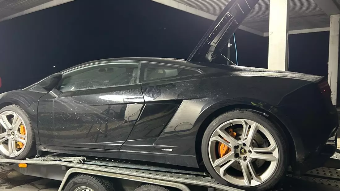 HZA-UL: Zöllner stellen Lamborghini sicher - Bild: presseportal.de