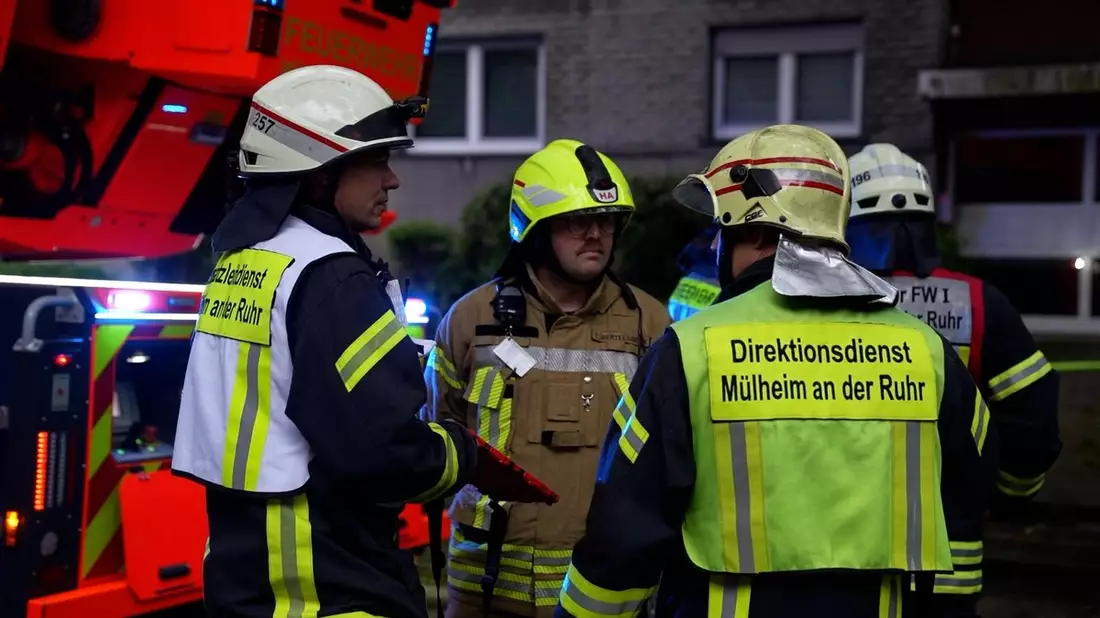 FW-MH: Wohnungsbrand in Mülheim: Eine Person schwer verletzt - erfolgreiche Rettung durch Brandwohnung - Bild: presseportal.de