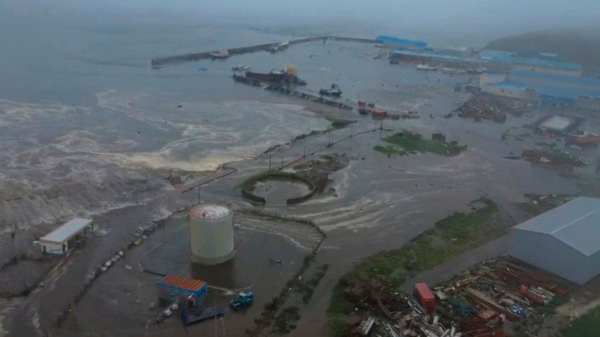 Einen Tag nach dem heftigen Beben vor der russischen Halbinsel Kamtschatka laufen die Aufräumarbeiten. (Archivbild) - Foto: Uncredited/Geophysical Service of the Russian Academy of Sciences/AP/dpa
