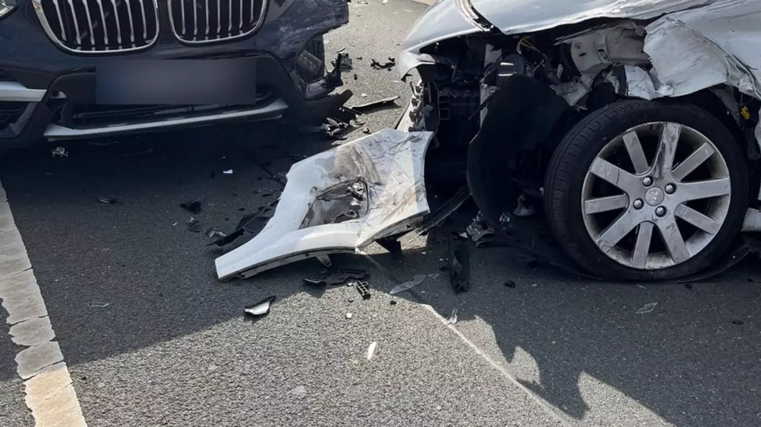 POL-DU: Ungelsheim: Schwerer Verkehrsunfall auf der Rheinbrücke - Bild: presseportal.de