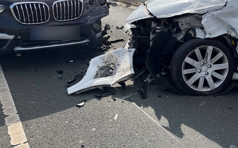 POL-DU: Ungelsheim: Schwerer Verkehrsunfall auf der Rheinbrücke - Foto: presseportal.de