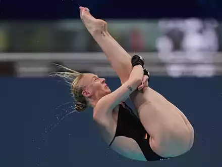 Pauline Pfeif feiert in Singapur den größten Erfolg ihrer bisherigen Karriere. - Foto: Ng Han Guan/AP/dpa