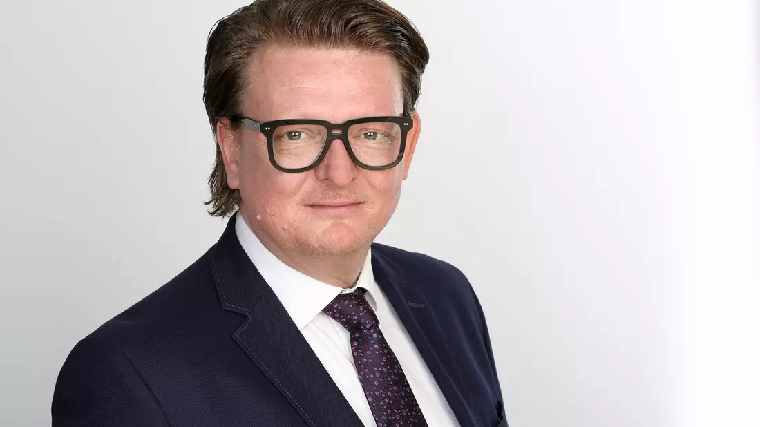 Hiscox KI-Umfrage 2025: Entscheider nutzen Künstliche Intelligenz intensiv und treiben Innovation voran - rechtliche Risiken aber unterschätzt - Bild: presseportal.de