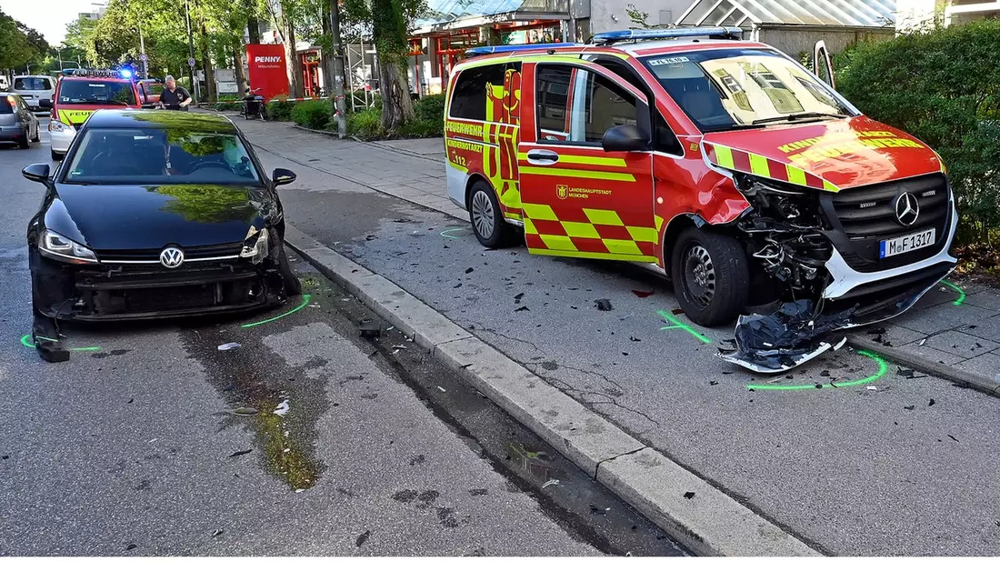 FW-M: Eigenunfall mit hohem Schaden (Milbertshofen) - Bild: presseportal.de