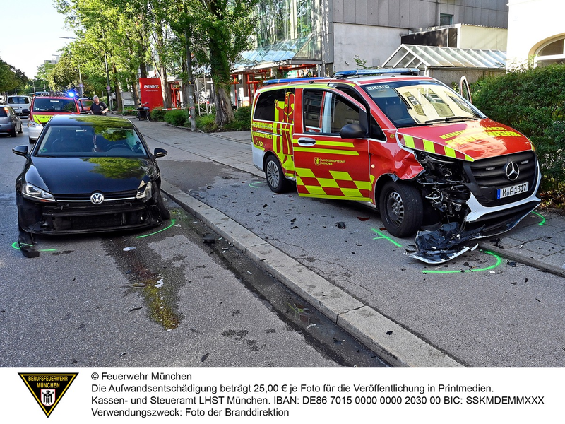 FW-M: Eigenunfall mit hohem Schaden (Milbertshofen) - Foto: presseportal.de