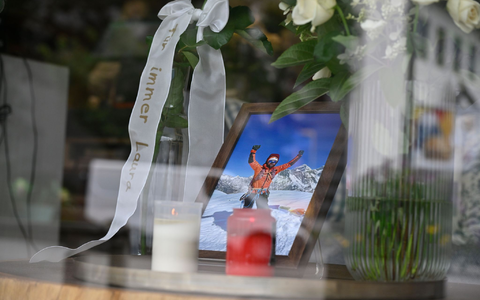  In einer katholischen Kirche können Gedenkkerzen für Laura Dahlmeier entzündet werden. (Archivbild vom 1.8.) - Foto: Uwe Lein/dpa