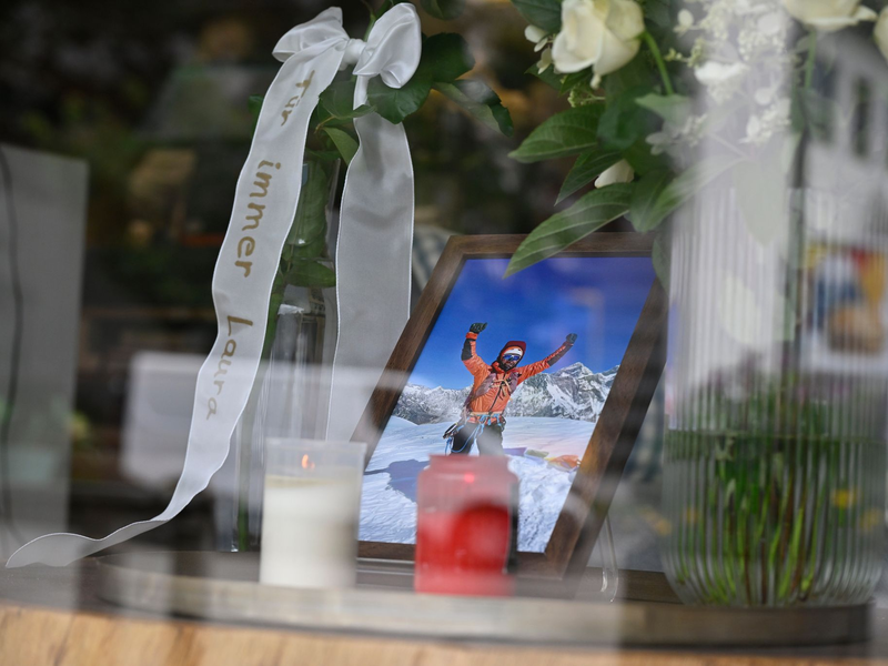  In einer katholischen Kirche können Gedenkkerzen für Laura Dahlmeier entzündet werden. (Archivbild vom 1.8.) - Foto: Uwe Lein/dpa