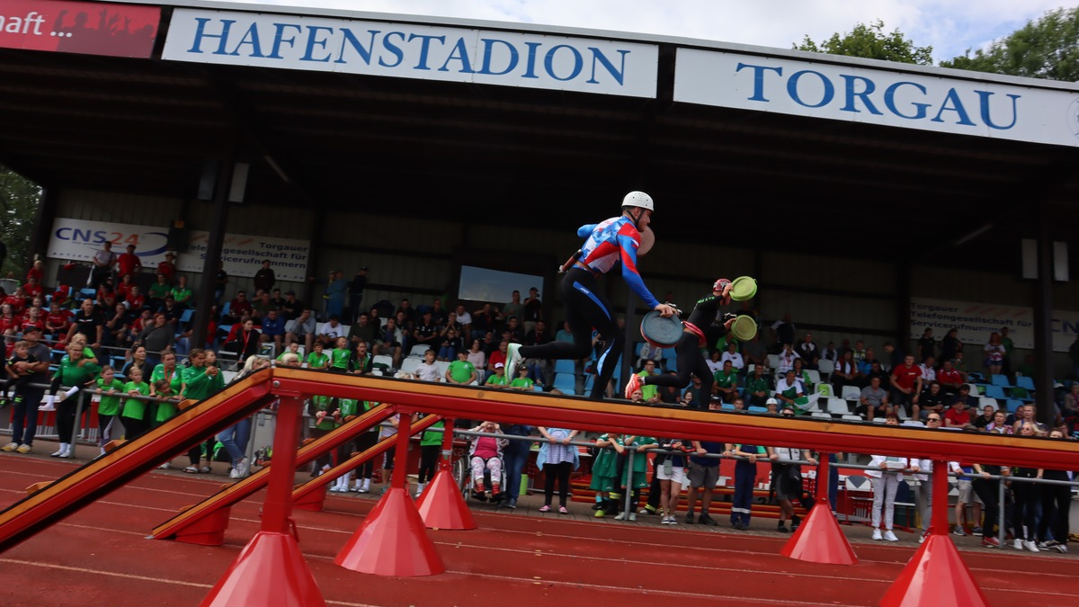 Sportliche Fitness + hohe Konzentration = spannende Wettbewerbe / Deutsche Feuerwehr-Meisterschaften im Internationalen Feuerwehrsportwettkampf eröffnet - Foto: presseportal.de