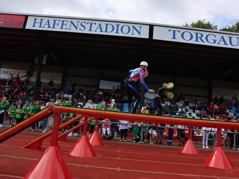 Sportliche Fitness + hohe Konzentration = spannende Wettbewerbe / Deutsche Feuerwehr-Meisterschaften im Internationalen Feuerwehrsportwettkampf eröffnet - Foto: presseportal.de