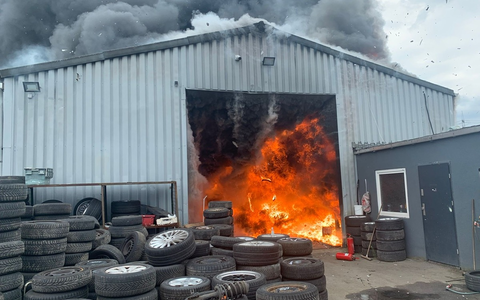 FW-BOT: Lagerhalle brannte in voller Ausdehnung - Foto: presseportal.de