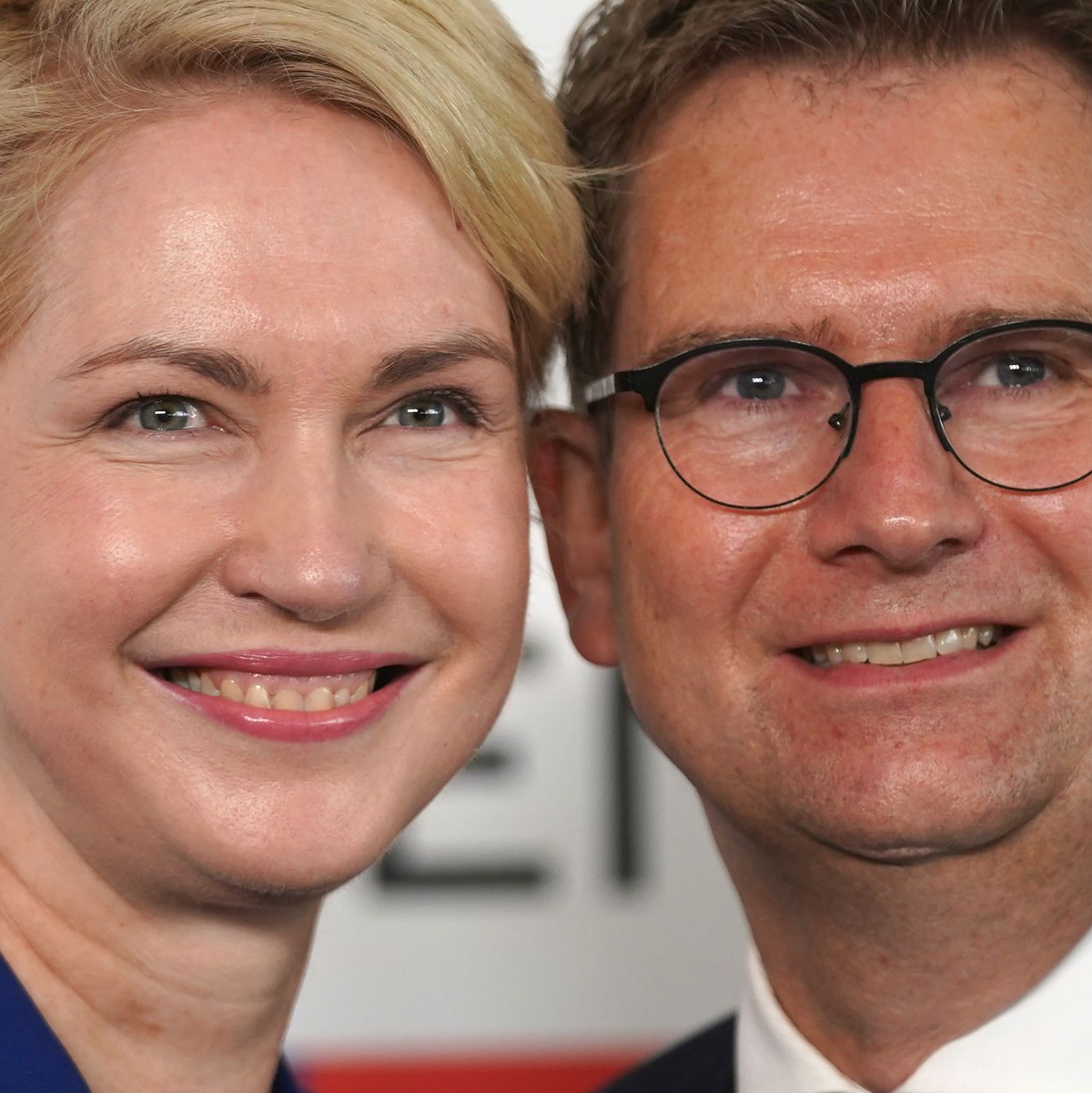 Seit 25 Jahren verheiratet: Schwesig und ihr Ehemann Stefan. (Archivbild) - Foto: Marcus Brandt/dpa