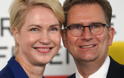 Seit 25 Jahren verheiratet: Schwesig und ihr Ehemann Stefan. (Archivbild) - Foto: Marcus Brandt/dpa