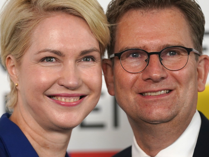 Seit 25 Jahren verheiratet: Schwesig und ihr Ehemann Stefan. (Archivbild) - Foto: Marcus Brandt/dpa