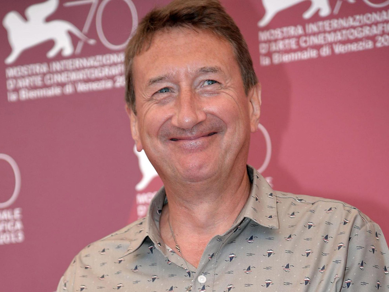 Der neue James-Bond-Drehbuchautor Steven Knight ist vor allem als Schöpfer der Hitserie «Peaky Blinders» bekannt. - Foto: picture alliance / dpa