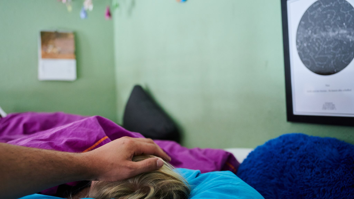 Das Kinderkrankengeld beträgt in der Regel 90 Prozent des ausgefallenen Nettoarbeitsentgelts (Symbolbild). - Foto: Annette Riedl/dpa