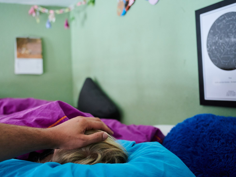 Das Kinderkrankengeld beträgt in der Regel 90 Prozent des ausgefallenen Nettoarbeitsentgelts (Symbolbild). - Foto: Annette Riedl/dpa