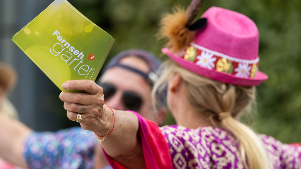 Kult für viele sonntags im Sommer: Andrea Kiewel (genannt «Kiwi») und der aus Mainz gesendete «ZDF-Fernsehgarten». (Archivbild) - Foto: Hannes P Albert/dpa