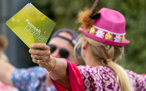 Kult für viele sonntags im Sommer: Andrea Kiewel (genannt «Kiwi») und der aus Mainz gesendete «ZDF-Fernsehgarten». (Archivbild) - Foto: Hannes P Albert/dpa Kult für viele sonntags im Sommer: Andrea Kiewel (genannt «Kiwi») und der aus Mainz gesendete «ZDF-Fernsehgarten». (Archivbild) - Foto: Hannes P Albert/dpa