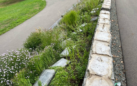 LPI-EF: Mehr als 60 Mauerplatten im Nordpark zerstört - Polizei bittet um Hinweise - Foto: presseportal.de LPI-EF: Mehr als 60 Mauerplatten im Nordpark zerstört - Polizei bittet um Hinweise - Foto: presseportal.de