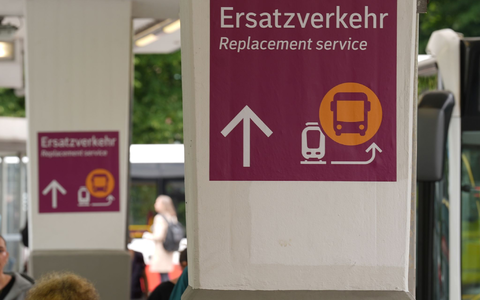 Am Freitagmorgen ist der Ersatzverkehr auf der Strecke Hamburg-Berlin angelaufen. (Archivbild) - Foto: Marcus Brandt/dpa Am Freitagmorgen ist der Ersatzverkehr auf der Strecke Hamburg-Berlin angelaufen. (Archivbild) - Foto: Marcus Brandt/dpa