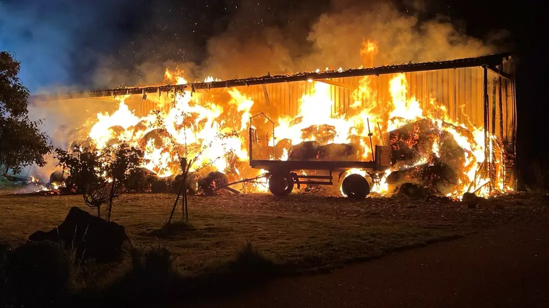 POL-PDPS: Heuballenbrand - Bild: presseportal.de