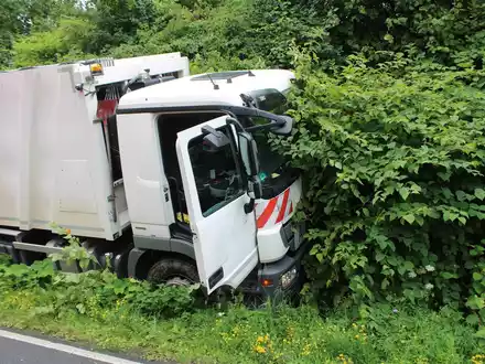 POL-RBK: Wermelskirchen - Lkw-Fahrer verliert während der Fahrt das Bewusstsein - Beifahrer greift ein - Foto: presseportal.de
