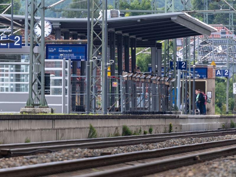 Der Vordstandsvorsitzende der DB Infrago, Philipp Nagl, nennt die Generalsanierung einen «echten Kraftakt». - Foto: Jens Büttner/dpa