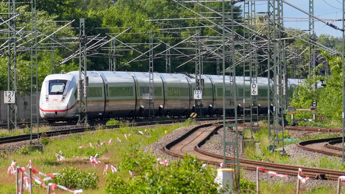 Die Bahn hat den Startschuss für die Generalsanierung der Bahnstrecke Hamburg - Berlin gegeben. - Bild: Soeren Stache/dpa