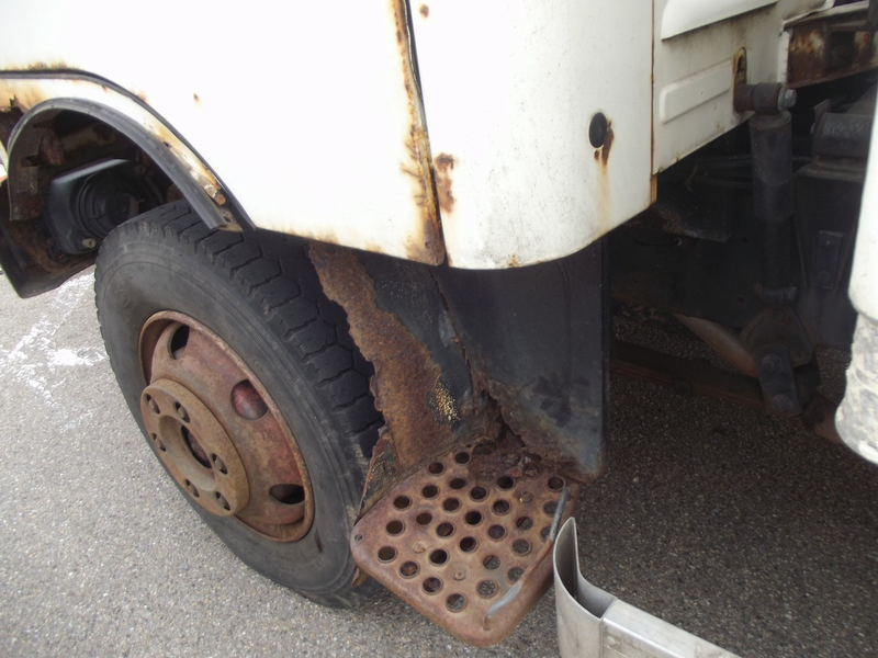 POL-UL: (UL) Ulm - Laster verkehrsunsicher / Am Donnerstag zog die Polizei auf der B10 bei Ulm einen völlig desolaten Lkw aus dem Verkehr. - Foto: presseportal.de